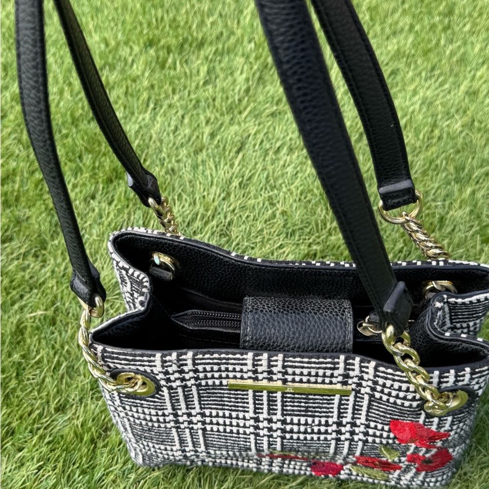 Liz Claiborne Floral Embroidered Shoulder Bag - Black & White Chain Strap - Picture 15 of 15